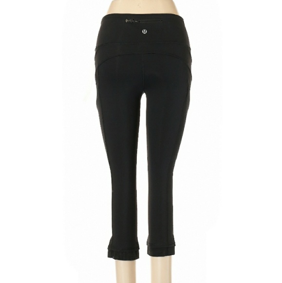 NWT Lululemon illumina crop in black - Picture 2 of 3